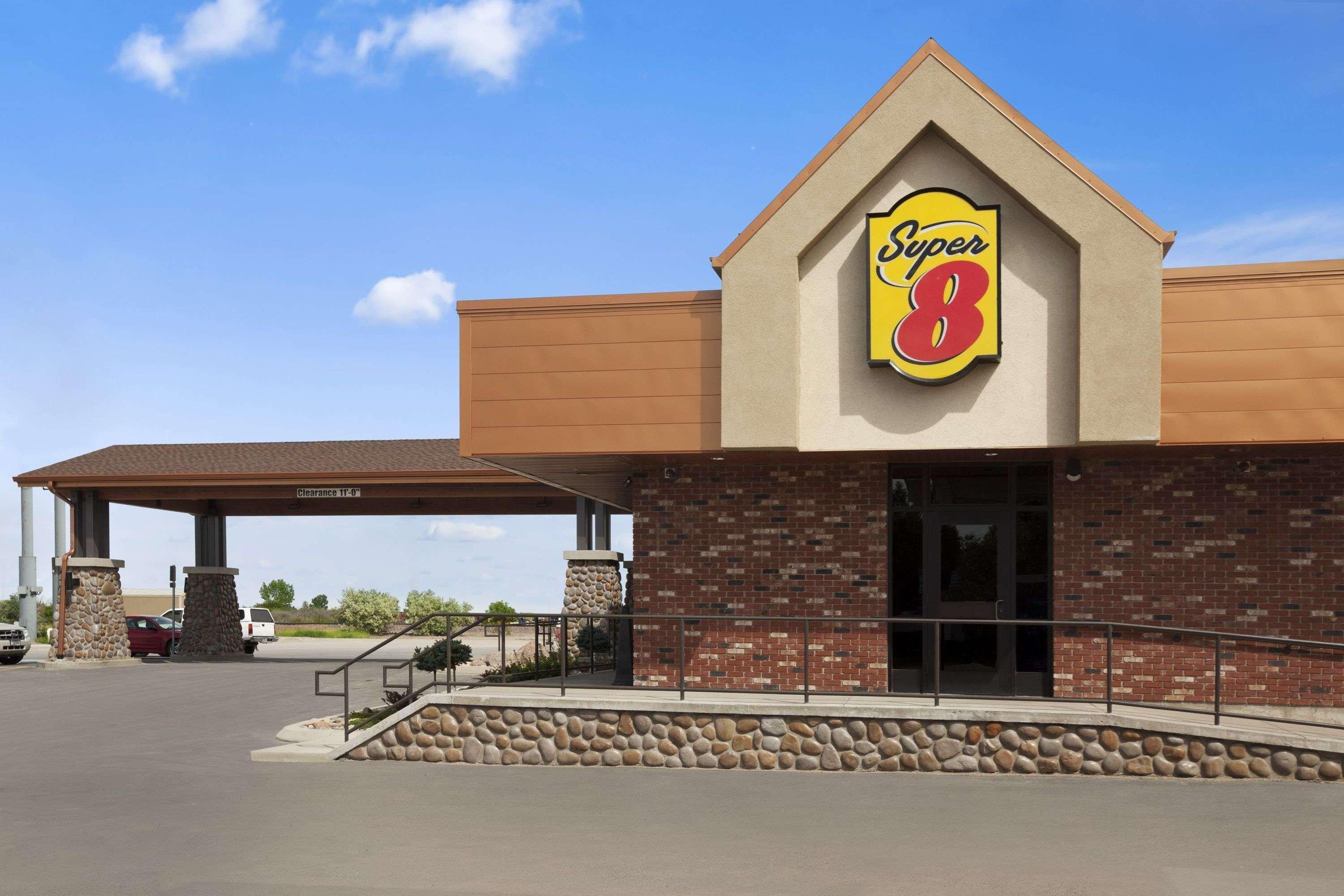 Hotel Super 8 By Wyndham Conrad Esterno foto