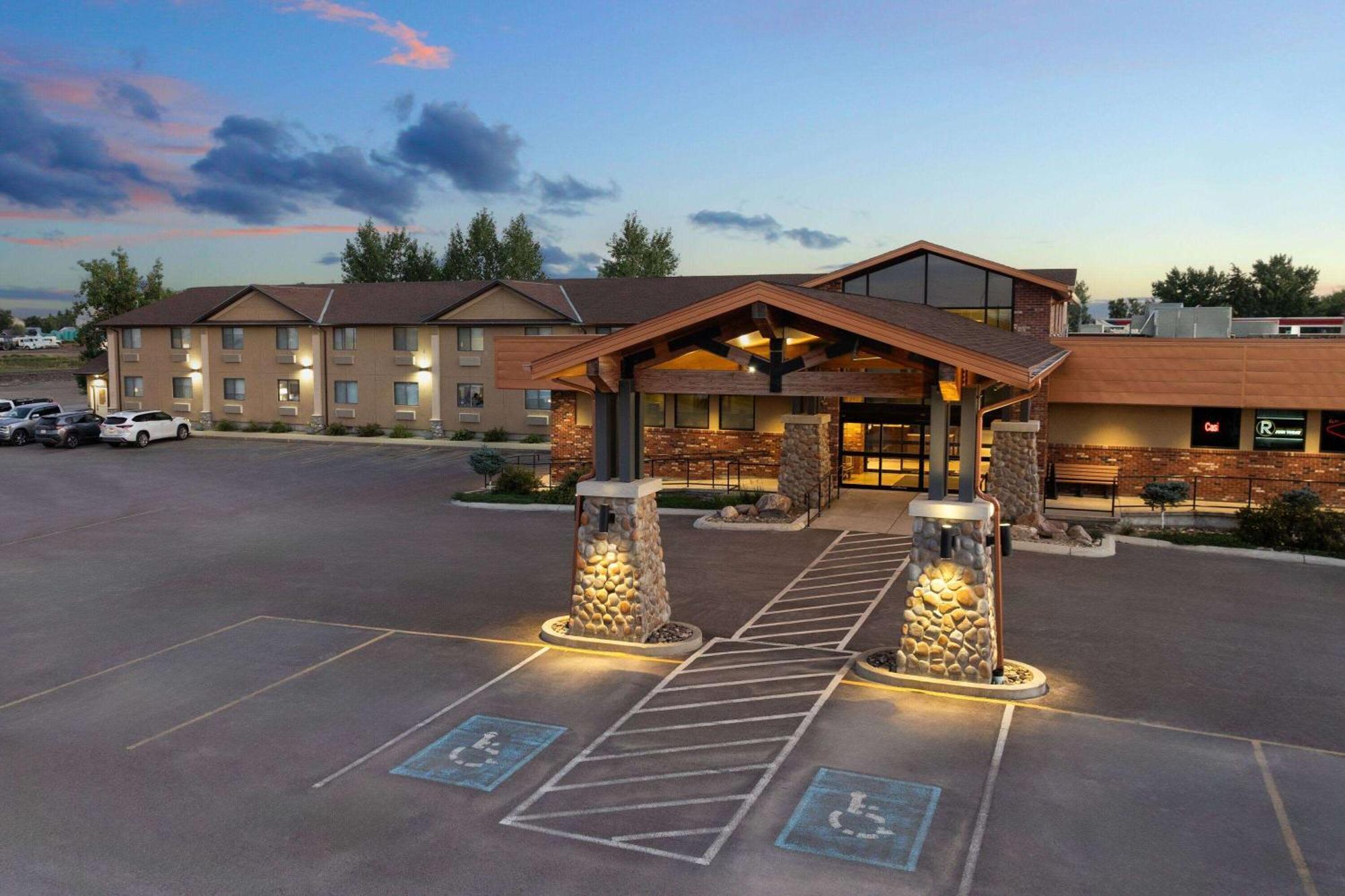 Hotel Super 8 By Wyndham Conrad Esterno foto