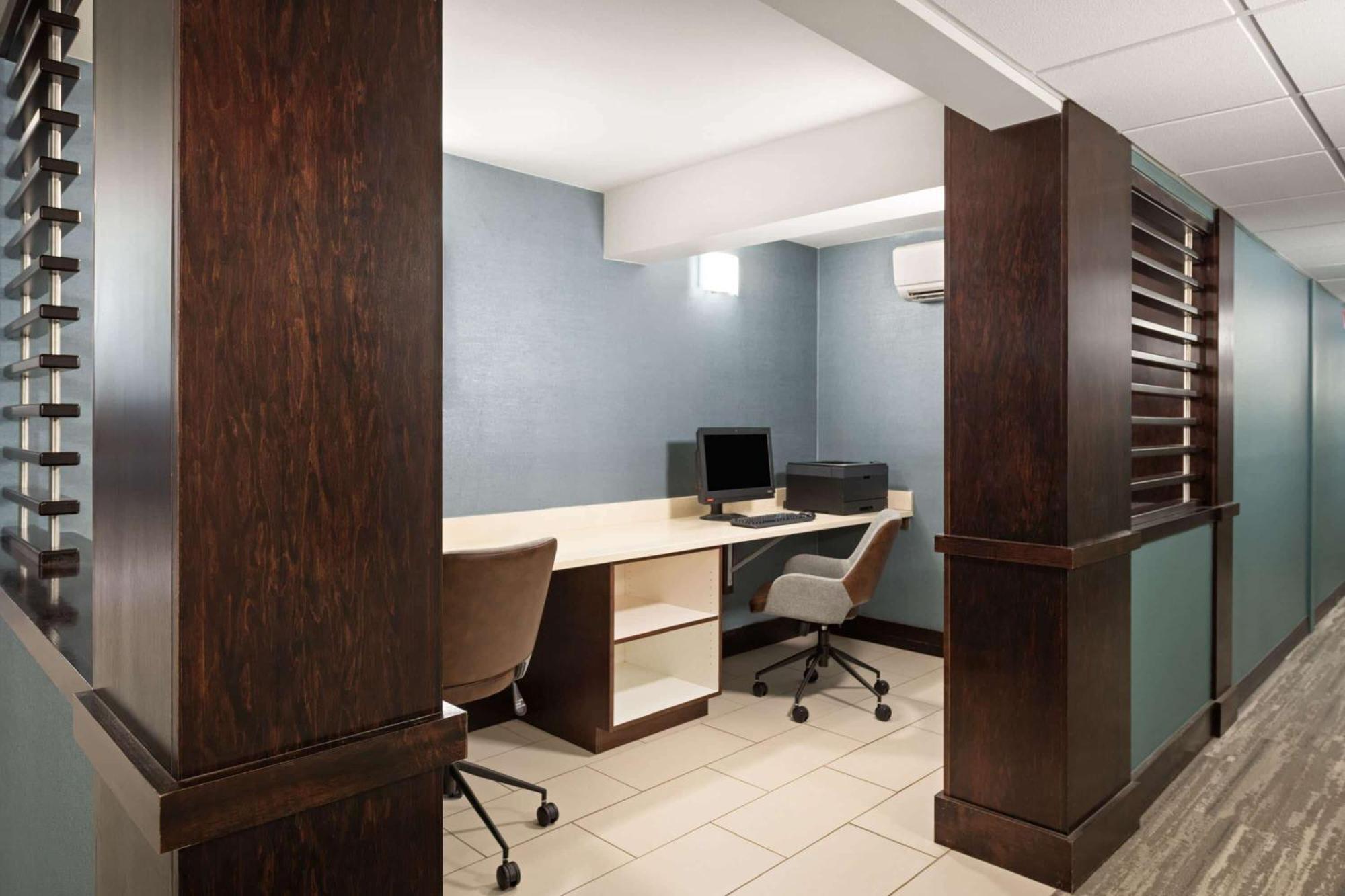 Hotel Super 8 By Wyndham Conrad Esterno foto