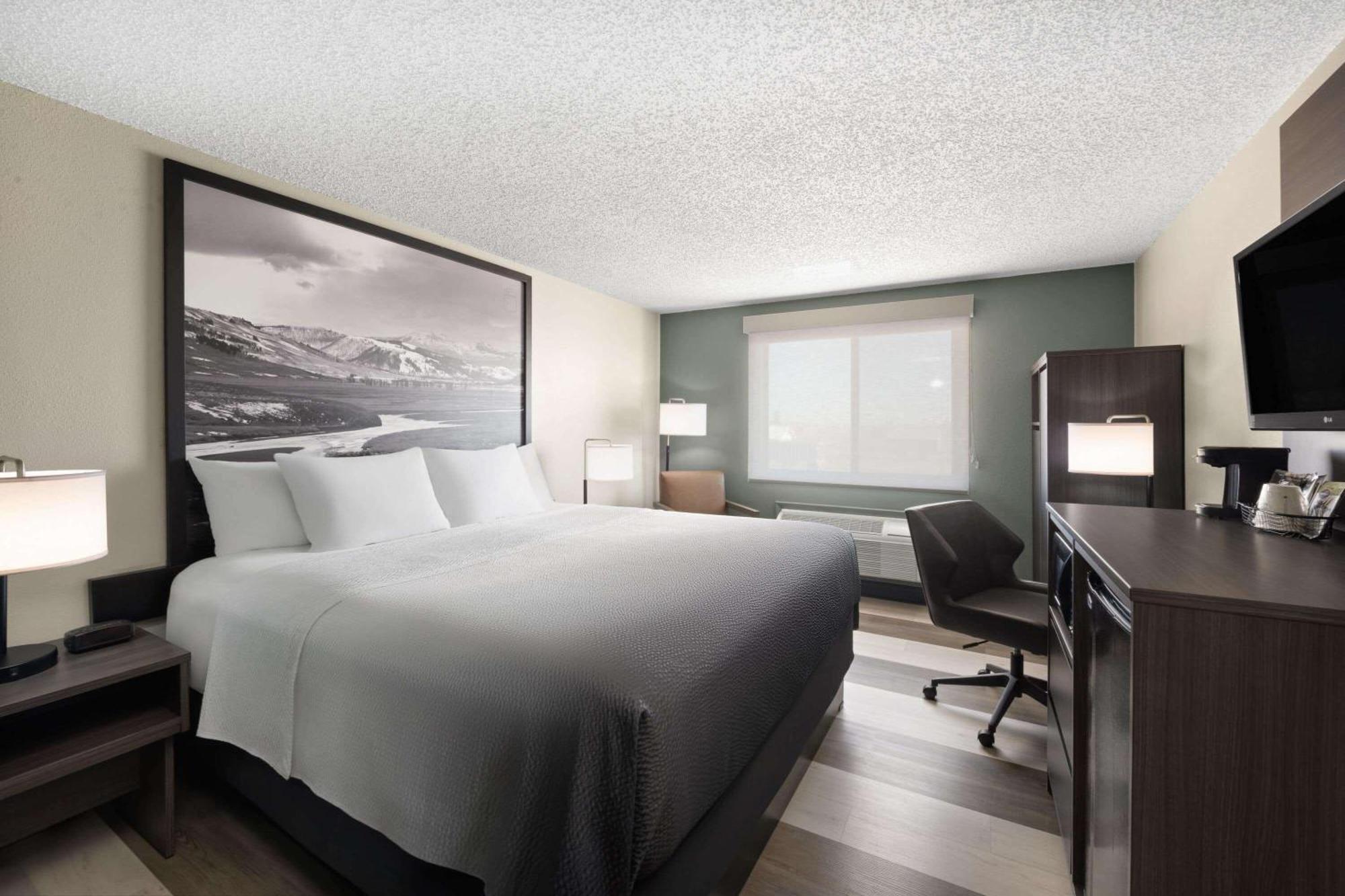 Hotel Super 8 By Wyndham Conrad Esterno foto