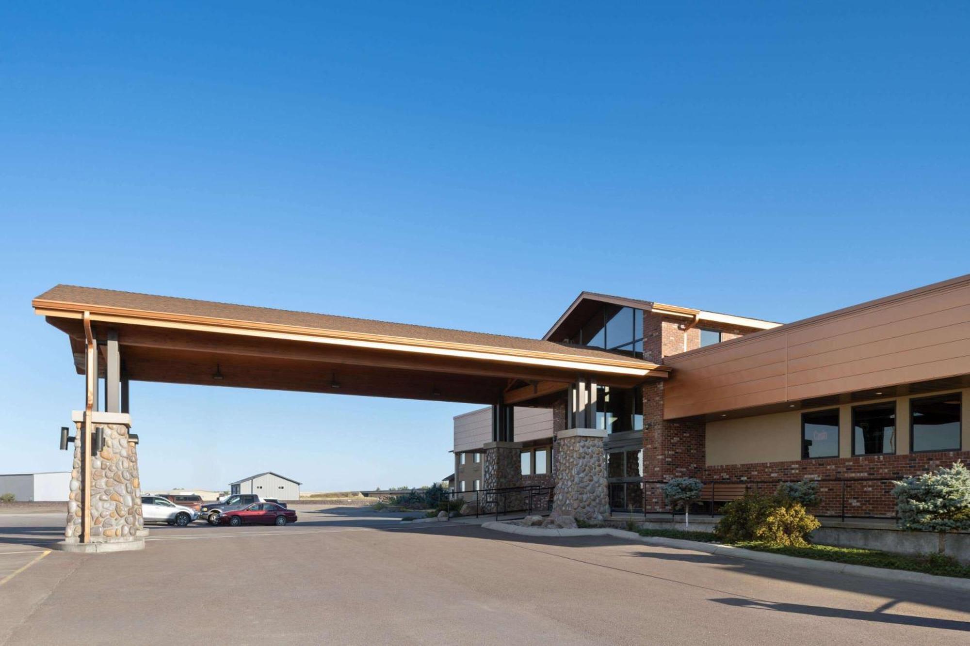 Hotel Super 8 By Wyndham Conrad Esterno foto