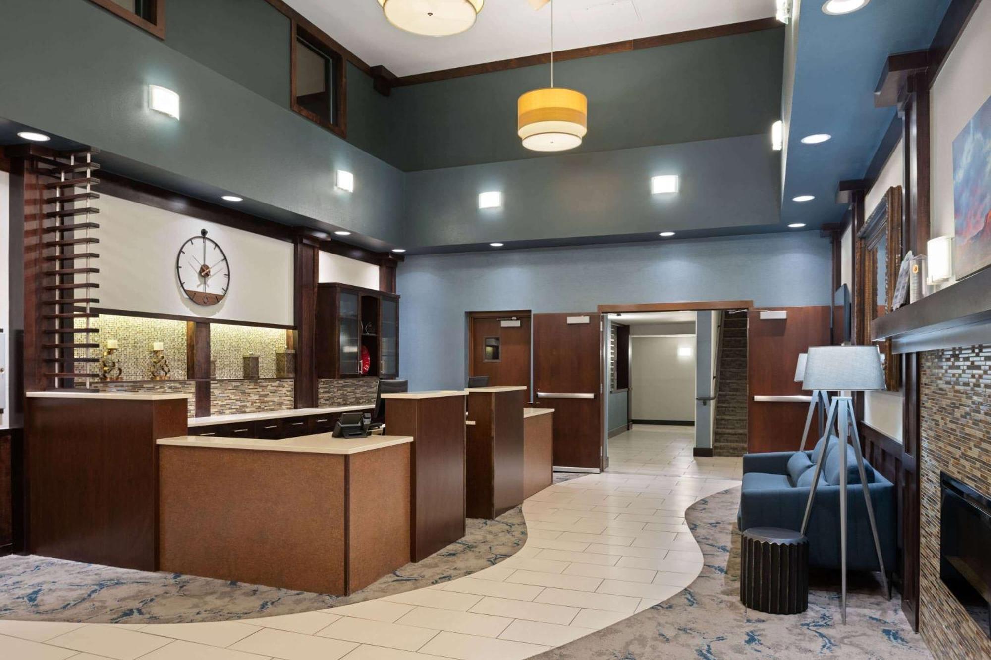 Hotel Super 8 By Wyndham Conrad Esterno foto